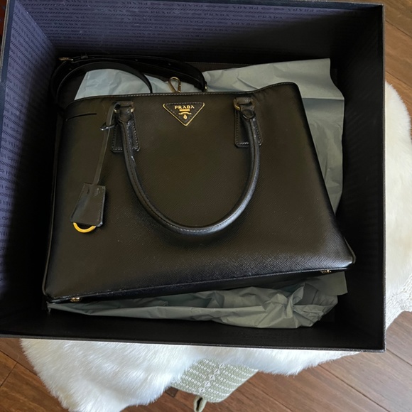 Genuine Prada Saffiano Galleria Tote - Picture 2 of 16